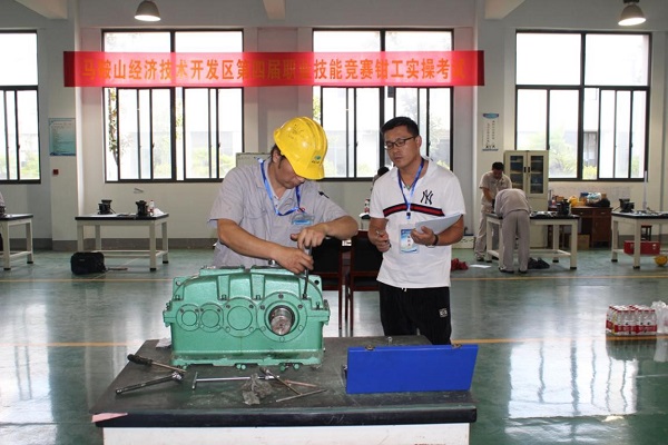 6071569484417832.jpg 減速機檢修拆裝現(xiàn)場.jpg