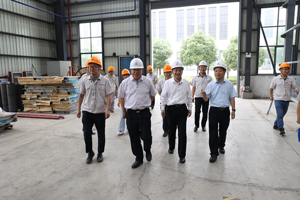 4151624498348405.jpg 宮總檢查安全環(huán)保工作4_副本.jpg